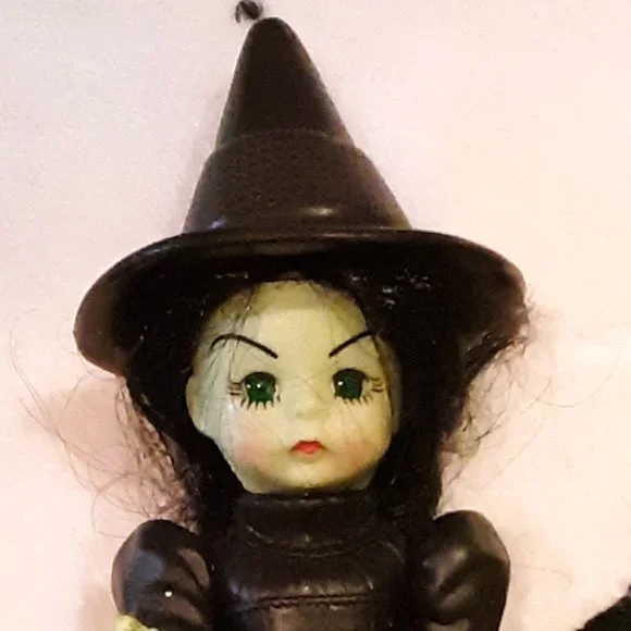 COPY - Wizard of Oz Madame Alexander McDonalds Wicked Witch West Pre-Owned - Picture 3 of 13